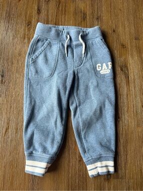 3/20$ GAP Toddler Light Blue Jogger Sweatpants with White Stripe Cuffs size 2T
